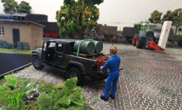 1:32 Anlage mit Feldbahn