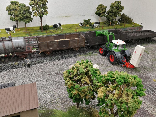 1:32 Anlage mit Feldbahn