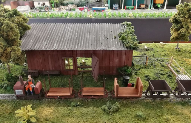 1:32 Anlage mit Feldbahn