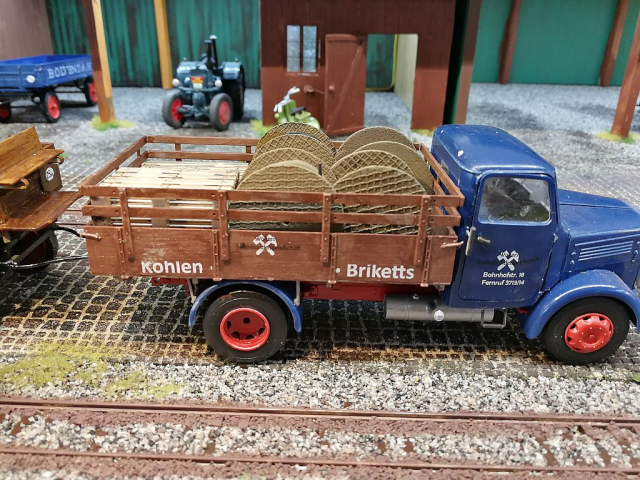 1:32 Anlage mit Feldbahn