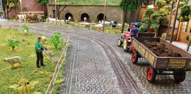 1:32 Anlage mit Feldbahn