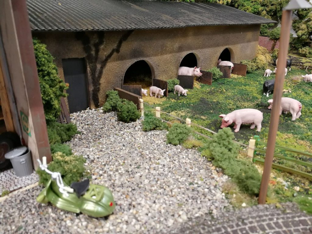 1:32 Anlage mit Feldbahn