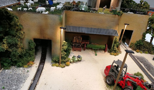 1:32 Anlage mit Feldbahn